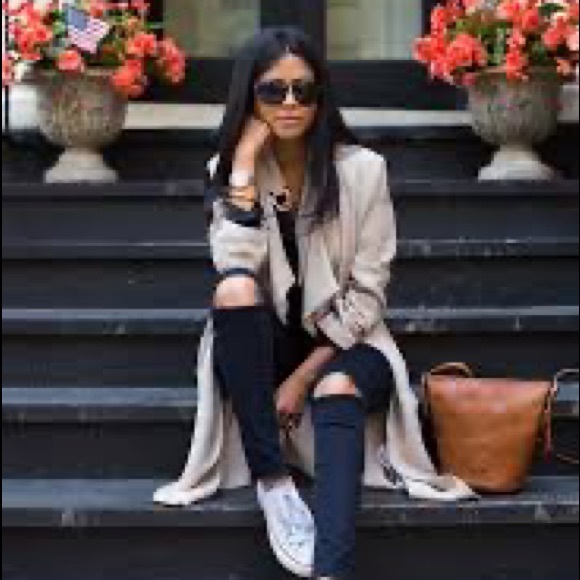 White converse chuck Taylor low women’s US 7 - Picture 3 of 6